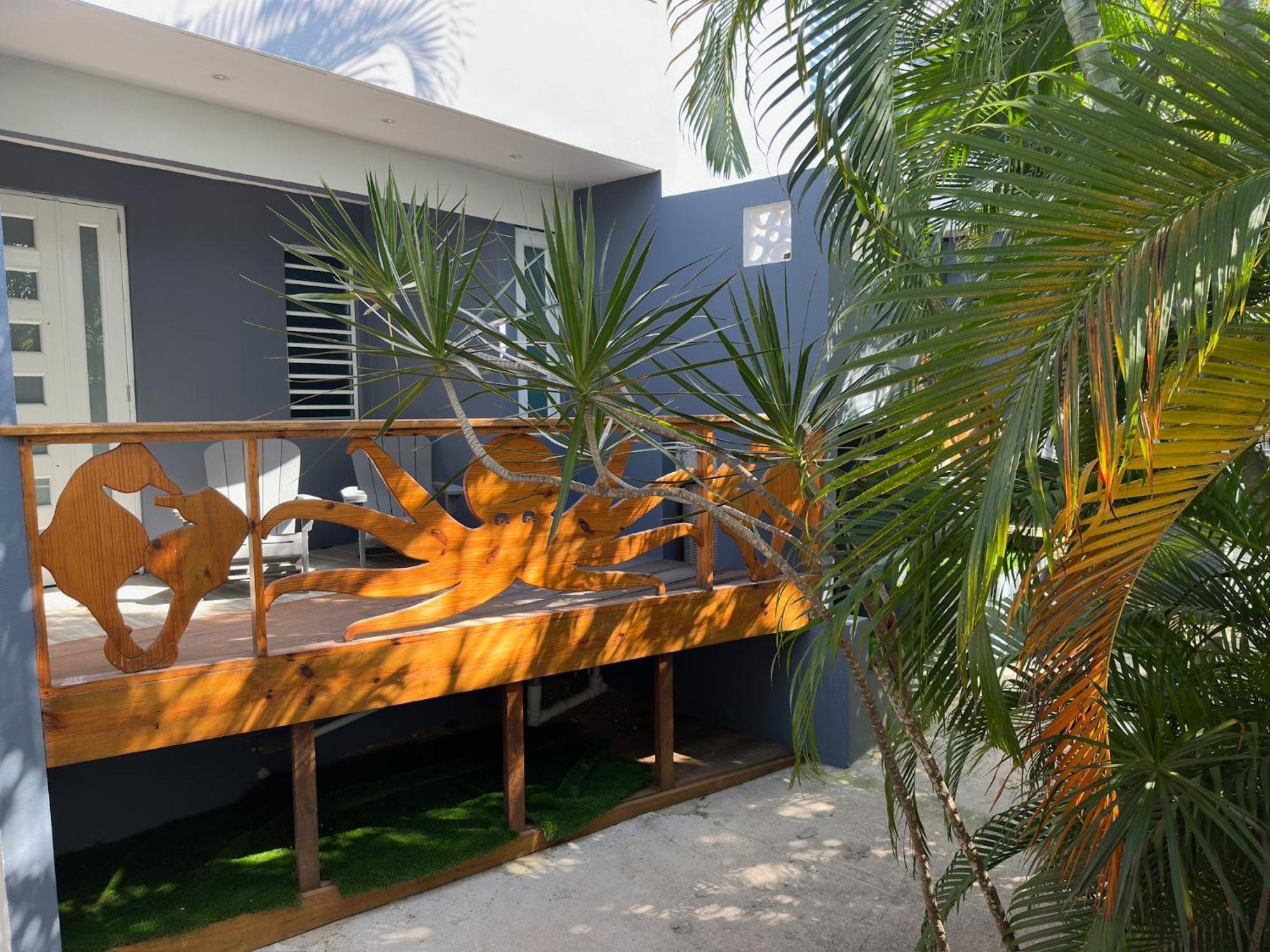 Old Crow Hotel And Suites Vieques Exterior photo