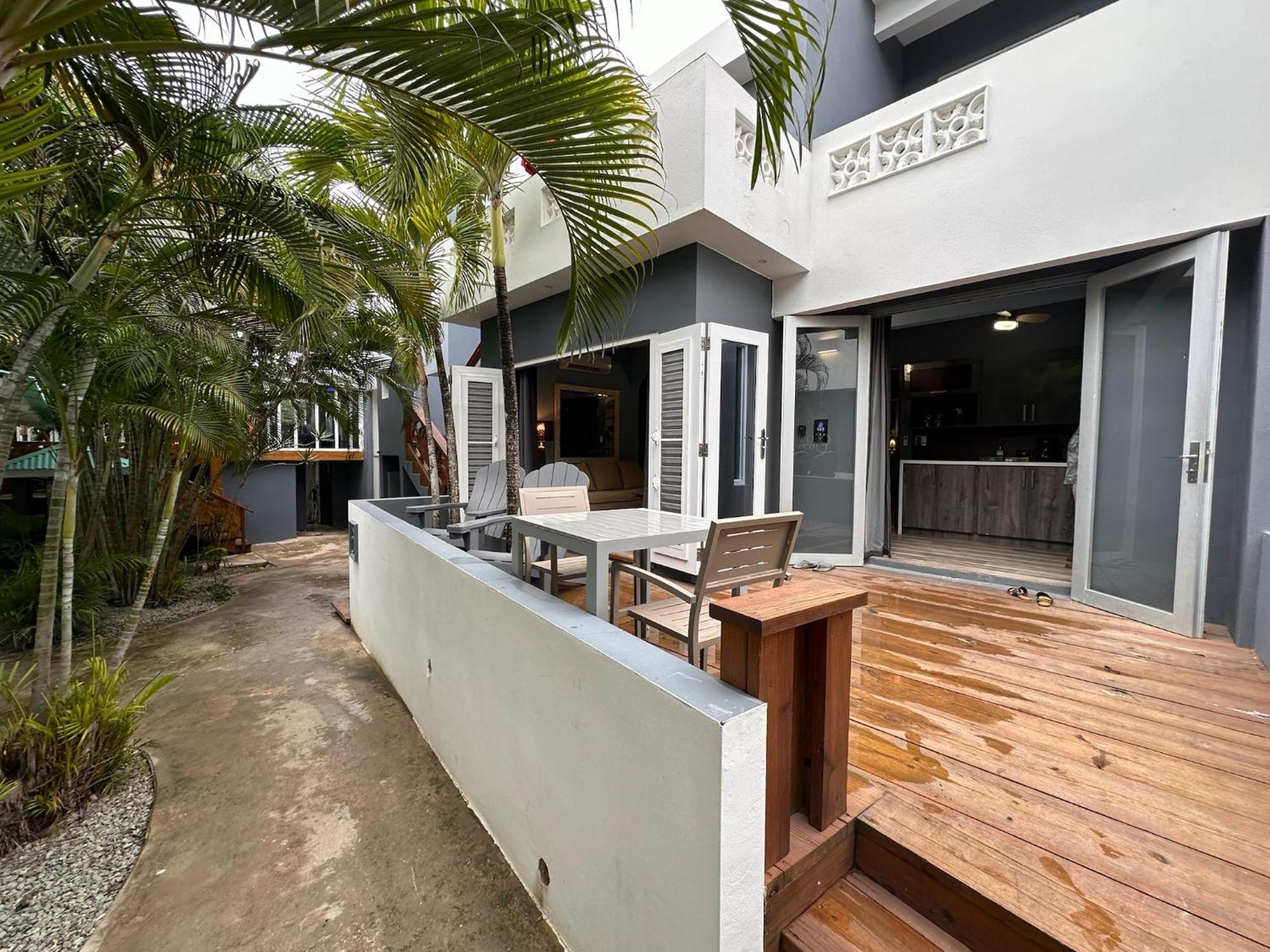Old Crow Hotel And Suites Vieques Exterior photo
